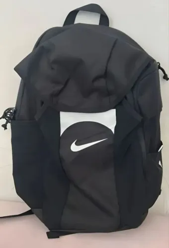 Mochila Nike Academy Team Unissex - 30 Litros - buraco na lateral