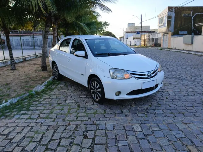Toyota Etios Platinum Sed. 1.5 Flex 16V 4P Mec. 2016