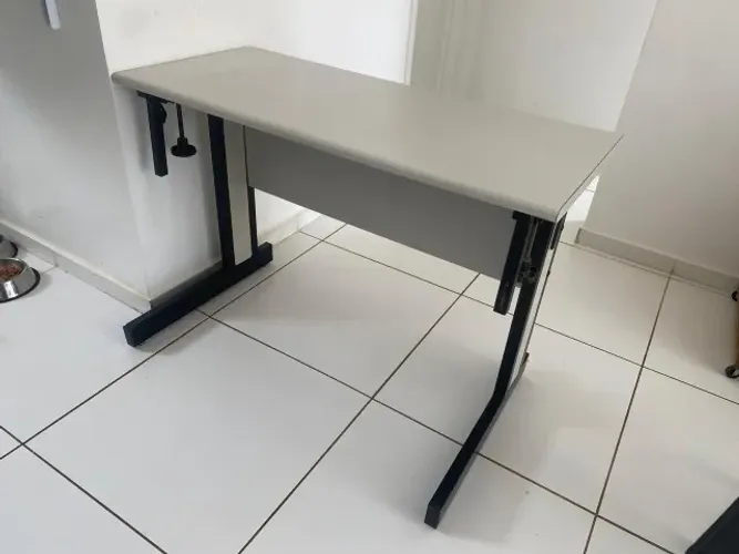 Mesa escritório R$ 250,00