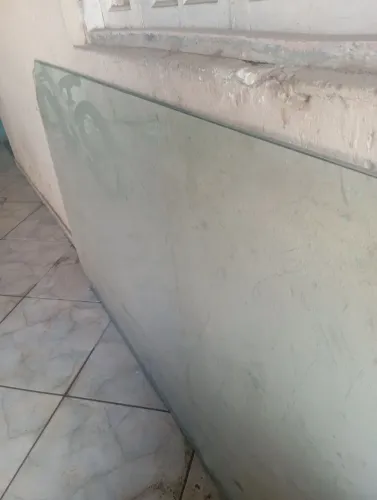 Mesa tampo de vidro 6 cadeiras.