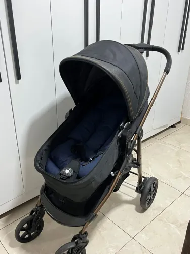 Vendo Carrinho de Bebê Galzerano - Acompanha Colchonete Confortável