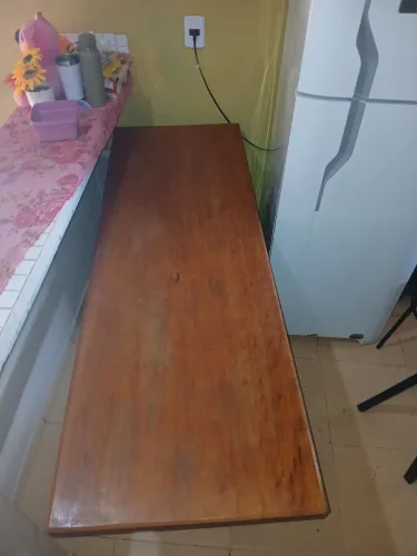 Mesa de madeira ype