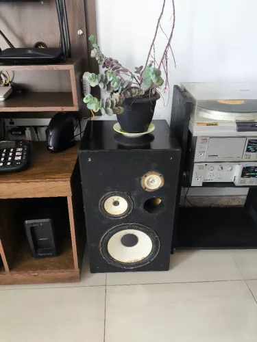 Par de caixas de som Master 44 falantes originais brancos em perfeito estado gradiente 