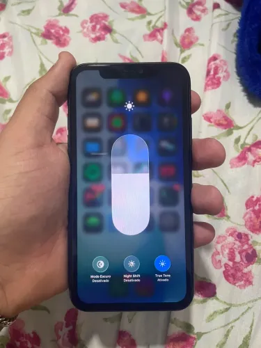 ? iPhone 11 128GB - R$ 900  Vendo iPhone 11 128GB, aparelho funcionando perfeitamente