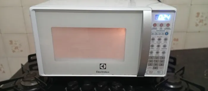 Microondas Electrolux modelo novo 19 litros
