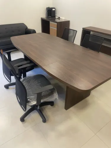 Mesa de reunião, escrivaniha ( em L e de marcenaria)  e cadeiras