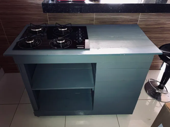 Fogão cooktop 4 bocas Mondial com bancada de suporte 