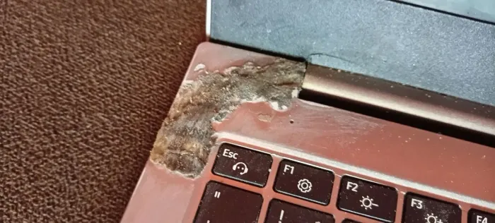 Carcaça Samsung book e 20 e algumas peças