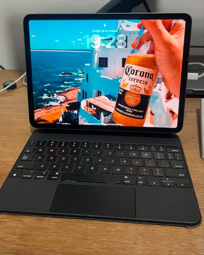 iPad Pro 11 com MAGIC KEYBOARD 2020 128GB