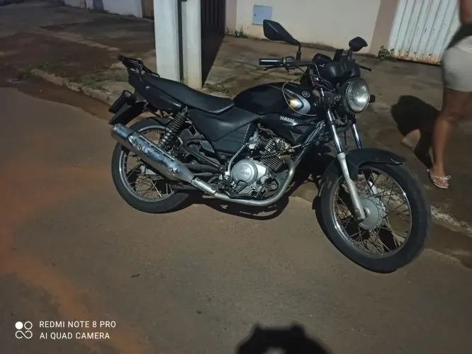 Vendo uma ybr não e de leilão transfere tudo certinho... Whatszap *  