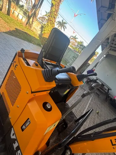 Mini escavadeira