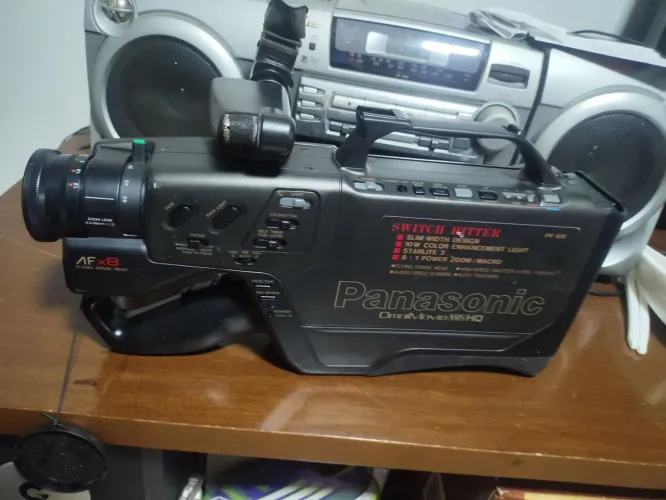 Filmadora Panasonic antiga pra decorar 