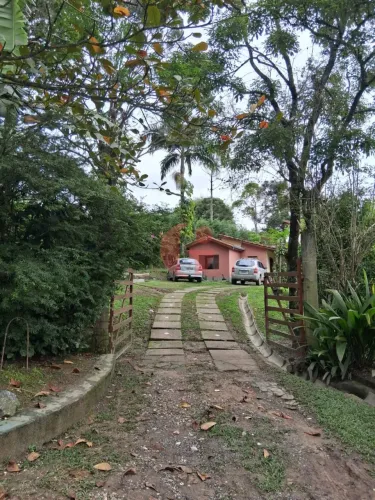 Chácara à venda com 3 quartos sendo 1 suíte - 2.500 m² de terreno - No bairro Santana - SJ