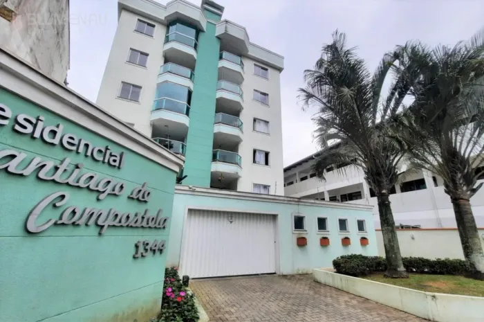 Apartamento mobiliado com 2 dormitórios, 1 suíte, 1 vaga de garagem.