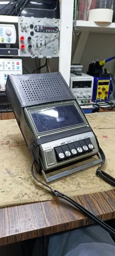 Toca fitas portátil National RQ-311S