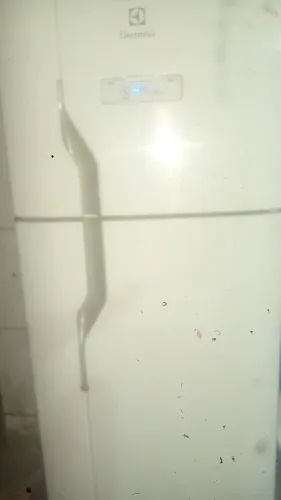 Geladeira fosfree perfiro estado vendo barato pra sair logo 800 reais aceito oferta so hoj
