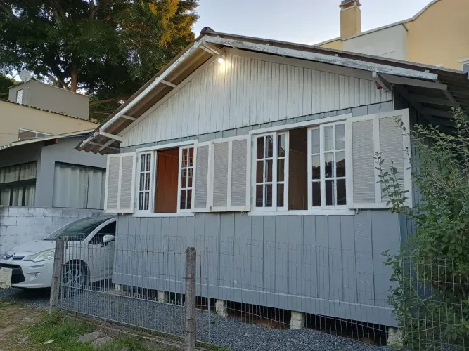 Aluga-se casa em terreno privativo próximo ao Trevo do Erasmo
