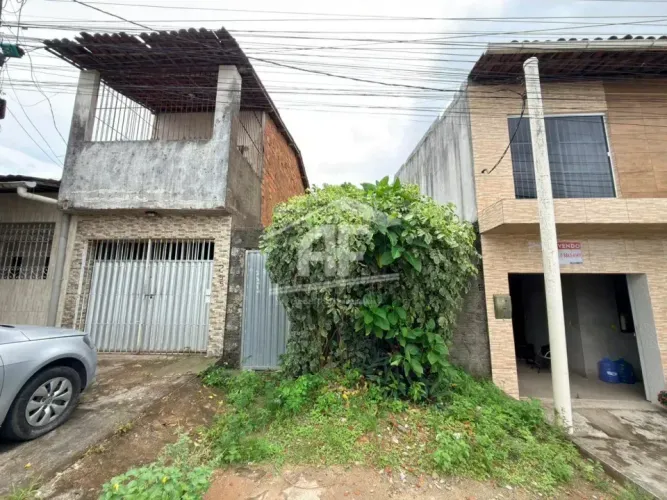 Terreno de 135m², 4.5x30m todo plano próximo à agência do Banco Itaú no Tabuleiro