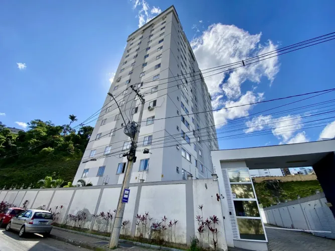 Apartamento de 02 quartos no Teixeiras