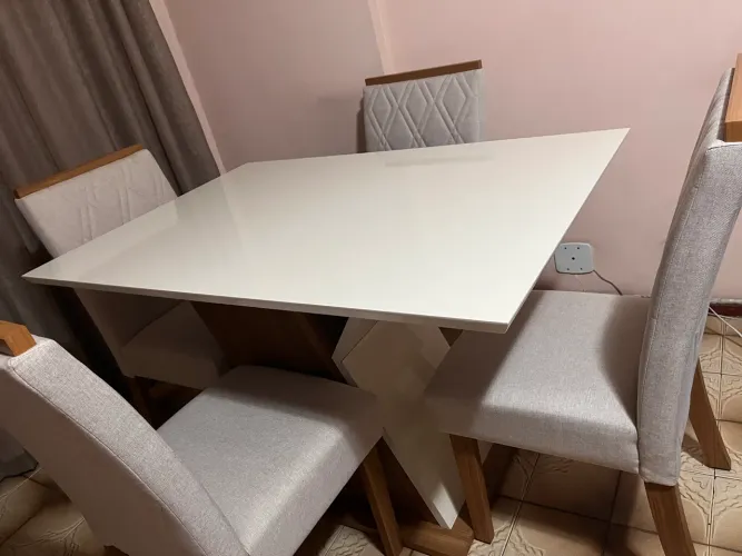 Vendo mesa de jantar NOVÍSSIMA 