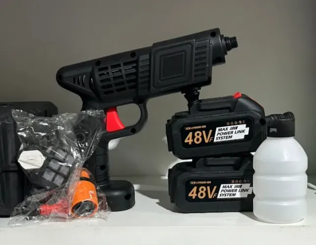 Lavadora De Alta Pressão Kit Completo Com Duas Baterias Carros Motos E Uso Doméstico