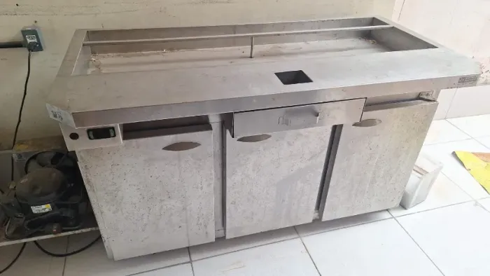 Bancada Refrigerada Comercial Inox - 3 Portas - Ideal para Cozinhas Profissionais