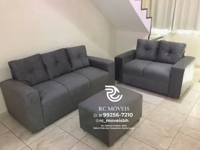 Sofá 2 e 3 pessoas com Puff Suede de qualidade D33 Confortável Direto da Fábrica