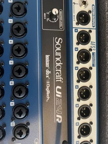 Mesa de Som Digital Soundcraft Ui24R + Case SOMCASE - Estado de Nova