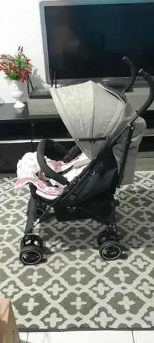Carrinho de bebe passeio novo tenho caixa dele