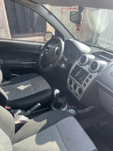 Ford Fiesta Sed. 1.6 8V Flex 4P 2012