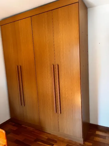 Guardas Roupas Madeira 4 Portas - Betim ( 3 gavetas, maleiro, sapateiro, cabideiro)