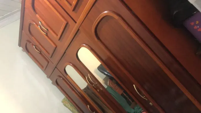 Guarda roupa 4 portas 3 gavetas baú emcima