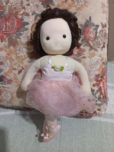 Boneca bailarina de corda funcionando mexe a cabeça.Vai como está nas fotos.