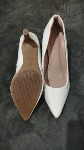 Um sapato social pra mulher um scarpim de Pádua número 37 seme novo