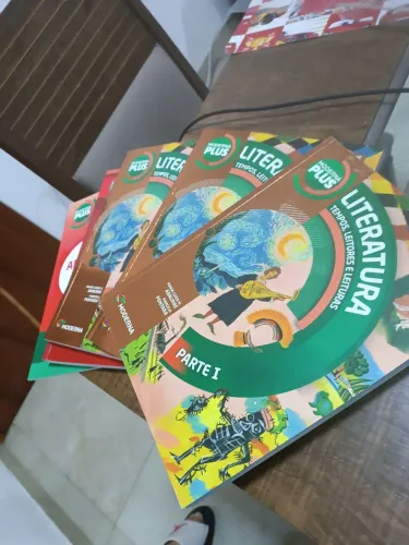 Novo/Sem Uso] Kit Livros Literatura Moderna Plus Ensino Médio