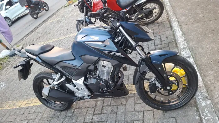 Cb twister 300cc com apenas 6 mil km