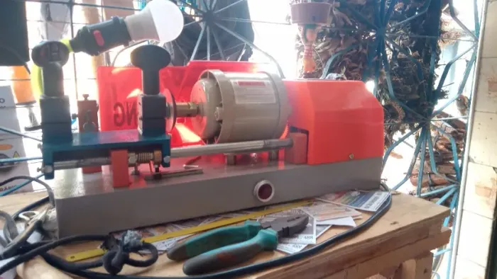 Máquina duplicadora de chave 