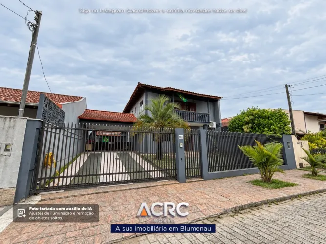 ACRC Imóveis - Casa à Venda no Bairro Água Verde em Blumenau