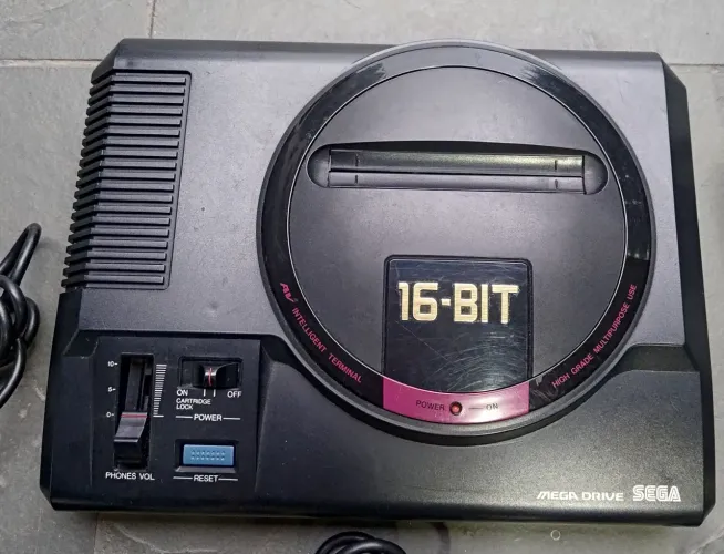 Mega drive Japonês complepto com jogos