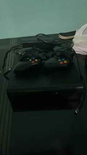 Xbox 360 em ótimo estado, funcionando perfeitamente desbloqueado.
