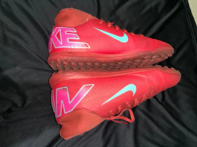 Chuteira Nike society