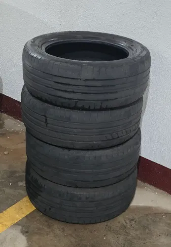 Vendo Jogo de Pneus Goodyear EfficientGrip (205/55 R16)