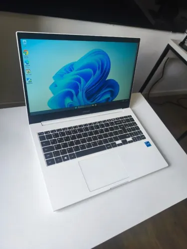 SAMSUNG BOOK | i3 11ª GERAÇÃO | 8GB RAM | SSD 240GB - Bateria Excelente!