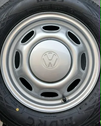 Marmitinha CL aro 13 c/ pneus novos sem uso