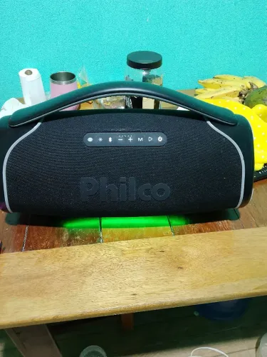 Vende se uma caixa de som Philco
