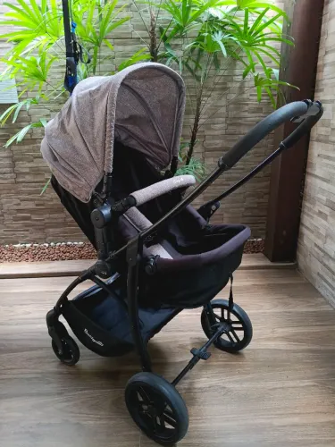 Carrinho de bebê com bebê conforto Burigotto convert