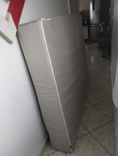 Vendo Cama com Colchão de molas