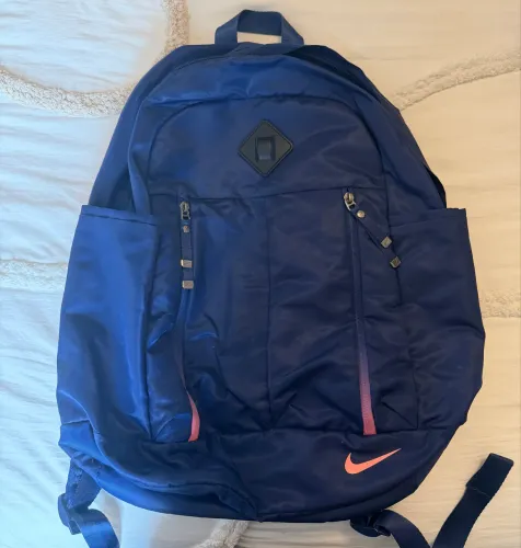 Mochila Nike Aura Solid - Cor: Azul Estilo: BA5241-471