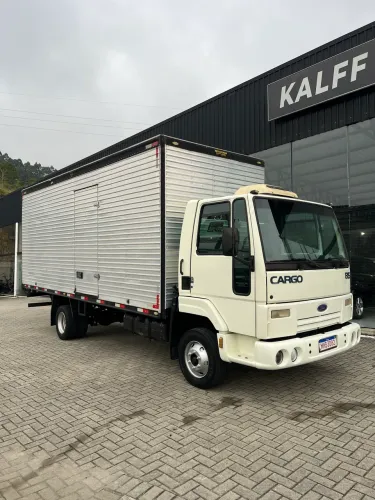 Ford Cargo 815 2006 Baú 6.20 metros
