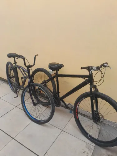 Bicicletas, duas